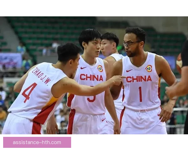 中国男篮迎战世界杯强敌，拼搏精神点燃全场，年轻球员表现亮眼